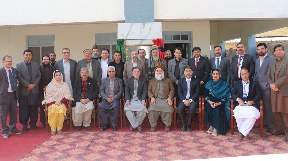 The worthy Vice Chancellor is having a group photo with team members and faculty at the successful inauguration of the Allied Health Sciences program.